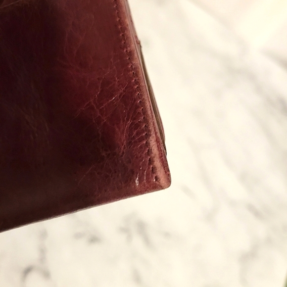 Unique HOBO The Original Burgandy Embossed with Brown Quilted Contrast Wallet - Picture 10 of 13